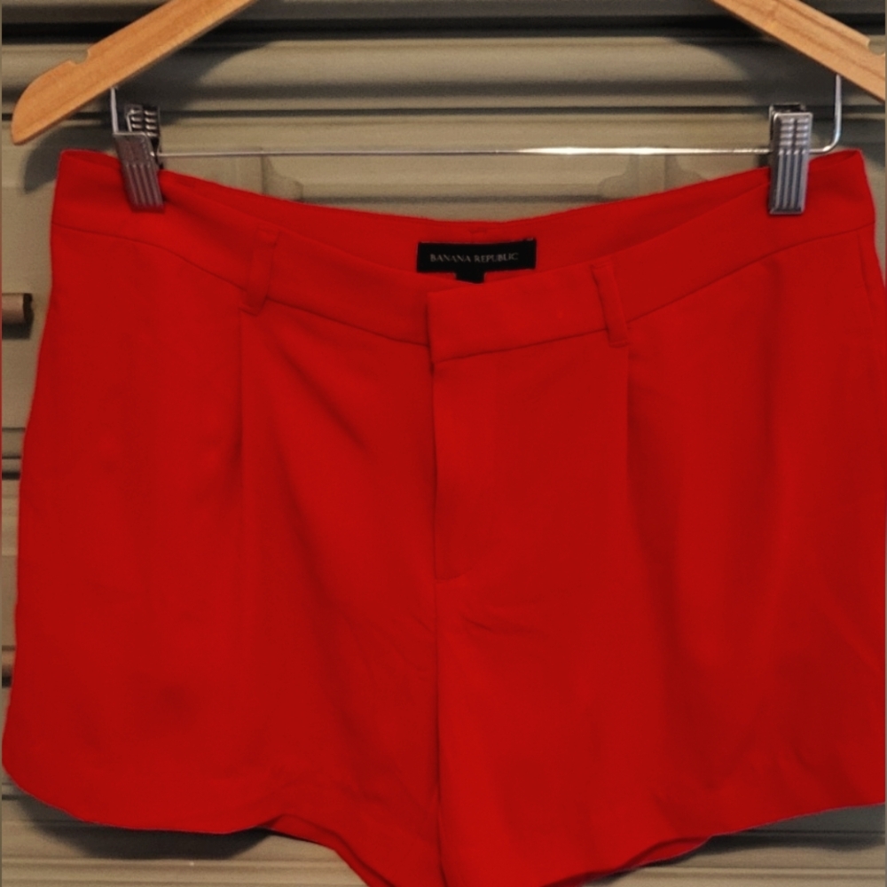 Banana Republic Pleated Drapey Short Size 4